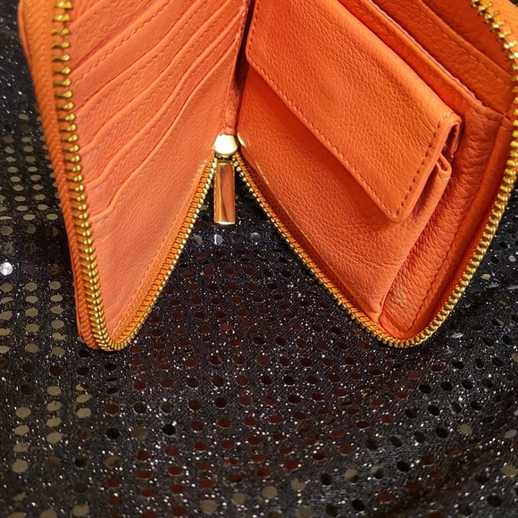 Tory Burch Orange Wallet with Gold Logo - Picture 7 of 7